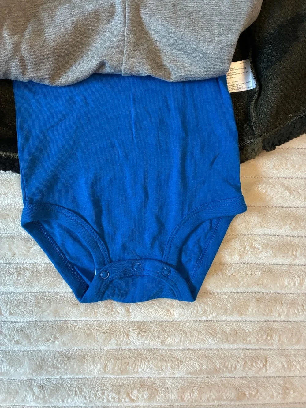 🦌 NWT Carter’s 12M 3-Piece Outfit Set — Camo Vest + Sweatpants 💙